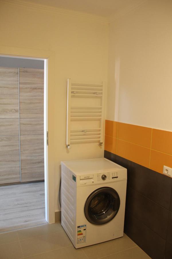 Lowcost Tryp Apartment Oradea Exterior photo