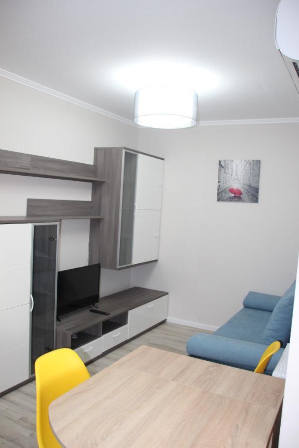 Lowcost Tryp Apartment Oradea Exterior photo