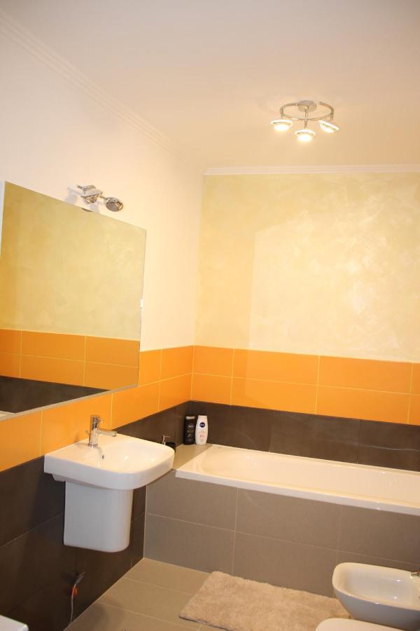 Lowcost Tryp Apartment Oradea Exterior photo