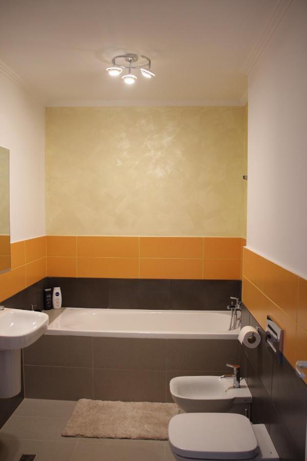 Lowcost Tryp Apartment Oradea Exterior photo